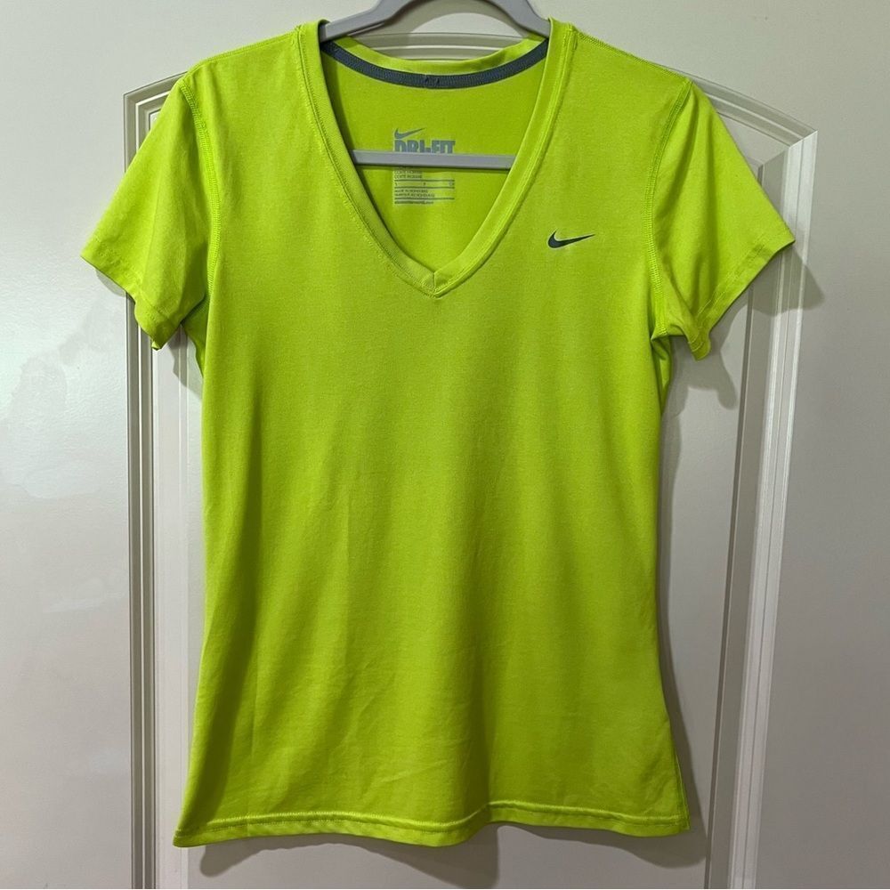 NIKE Short Sleeve V-Neck Tee Shirt Lime Green Women’s Size Small